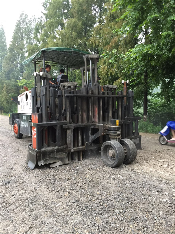 水泥路面破碎机